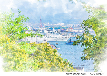 在函館灣的遊輪航行在夏天在北海道 57748973