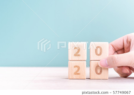 2020年新年秋天女性手目標木刻倒計時目標新年快樂 57749067