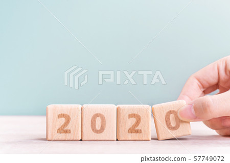 2020年新年秋天女性手目標木刻倒計時目標新年快樂 57749072