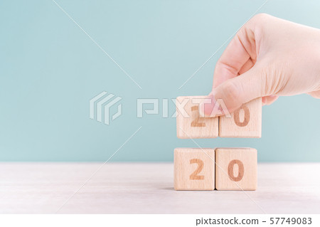 2020年新年秋天女性手目標木刻倒計時目標新年快樂 57749083