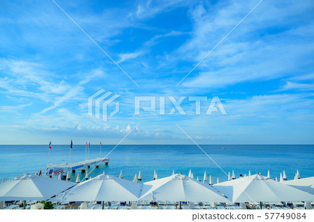 漂亮的海灘,法國南部,法國南部和大海中的度假村,海灘餐廳,法國聖德雷娜大街 漂亮的海灘,法國南部,法國南部和大海中的度假村,海灘餐廳,法國聖德雷娜大街 57749084