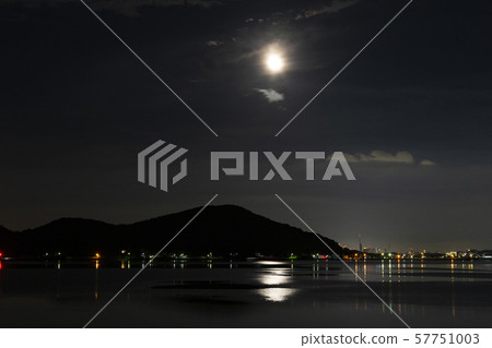 Night view of Itoshima City, Fukuoka Prefecture Night view of Itoshima City, Fukuoka Prefecture 57751003