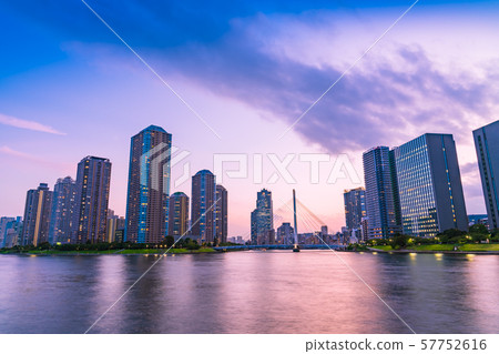 Evening view of Yeouido Tower Mansion from Eiyo Park (Chuo-ku, Tokyo) Evening view of Yeouido Tower Mansion from Eiyo Park (Chuo-ku, Tokyo) 57752616