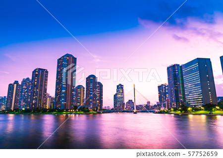 永代公園(東京都中央區)汝ou島大廈的夜景 永代公園(東京都中央區)汝ou島大廈的夜景 57752659
