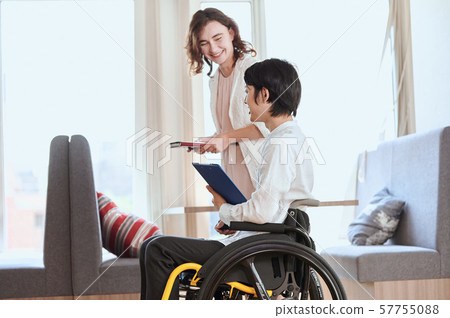 輪椅夫婦 57755088