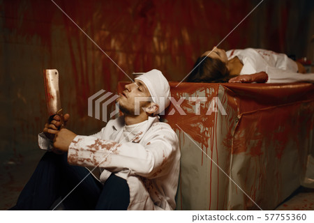 Psychiatrist maniac with cleaver near patient 57755360