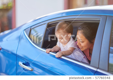 Small girl with sister 57760348