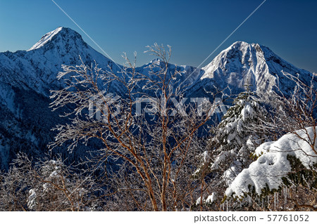 Aka-dake and Amida-dake seen from climbing Yatsugatake mountain range and Iodake in winter Aka-dake and Amida-dake seen from climbing Yatsugatake mountain range and Iodake in winter 57761052