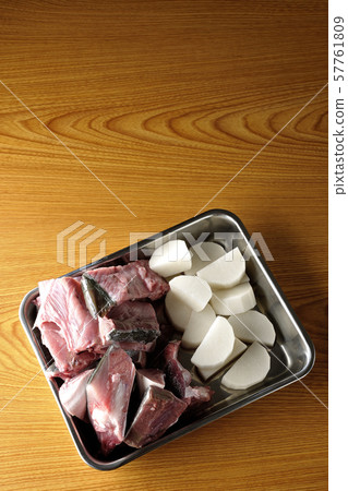 黃尾魚和蘿蔔 黃尾魚和蘿蔔 57761809