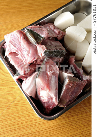 黃尾魚和蘿蔔 57761811