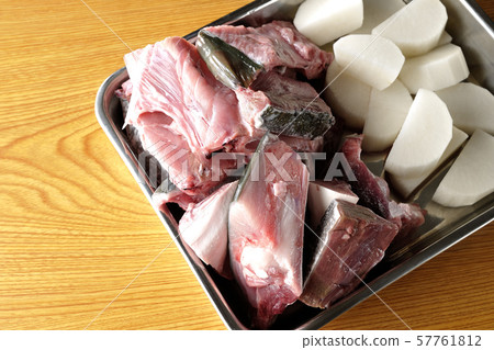 黃尾魚和蘿蔔 黃尾魚和蘿蔔 57761812