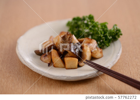Stir-fried eringi butter sauce 57762272