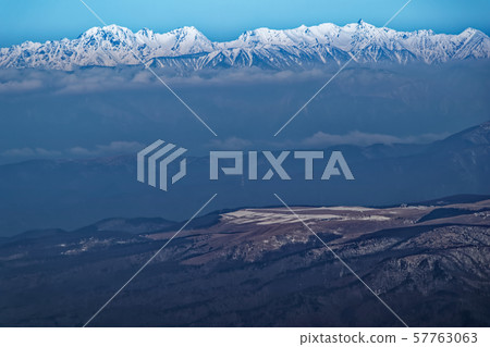 八嶽山脈和富士山。 57763063