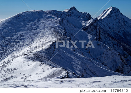 Yokodake and Akadake seen from the Yatsugatake mountain range and Iodake ridgeline 57764840