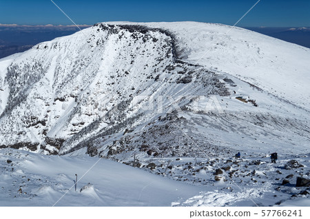 Severe winter Yatsugatake mountain range, Iodake and climbers 57766241