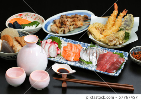 日本酒和日本料理_居酒屋美食 57767457