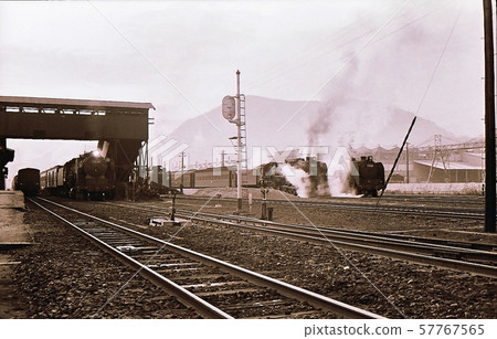 1963年在吳市線Hiro站C62 / D51上排列了4個蒸汽機車的風景 57767565