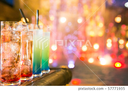 夜池和雞尾酒 57771935