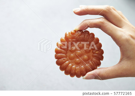 Medicinal confectionery 57772165