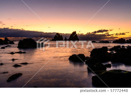 Morning of the rocks in Minamiizu, Kamo-gun, Shizuoka Morning of the rocks in Minamiizu, Kamo-gun, Shizuoka 57772448