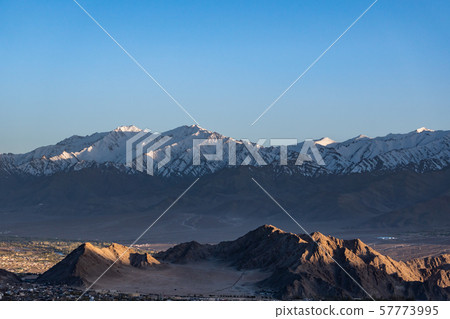 The snow mountain range around Leh city located in 57773995