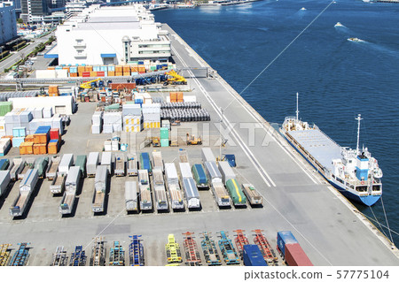 Cityscape with Container-lined Harbors Cityscape with Container-lined Harbors 57775104