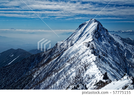 Akadake and Mt. Fuji seen from the Yatsugatake mountains / Yokodake ridgeline Akadake and Mt. Fuji seen from the Yatsugatake mountains / Yokodake ridgeline 57775155