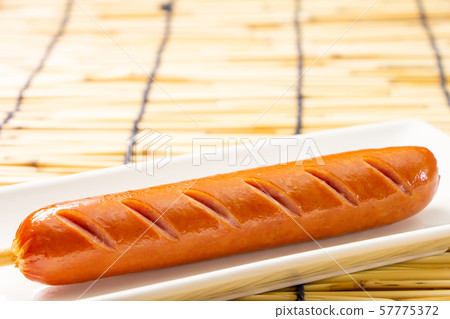 弗蘭克用串(法蘭克福香腸串)。 弗蘭克用串(法蘭克福香腸串)。 57775372