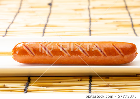 弗蘭克用串(法蘭克福香腸串)。 弗蘭克用串(法蘭克福香腸串)。 57775373