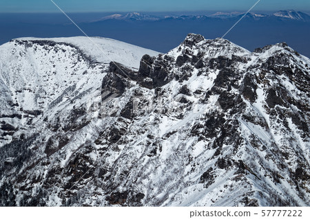 從八嶽山脈，赤岳，橫岳，碘岳和淺間眺望 57777222