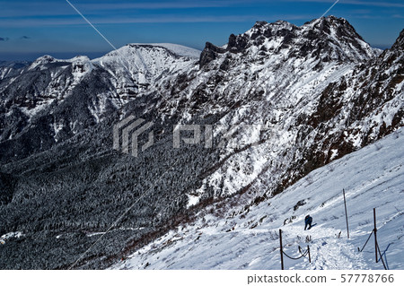 Climbers climbing Bunsaburo and views of Yatsugatake mountain range, Yokodake and Iodake Climbers climbing Bunsaburo and views of Yatsugatake mountain range, Yokodake and Iodake 57778766