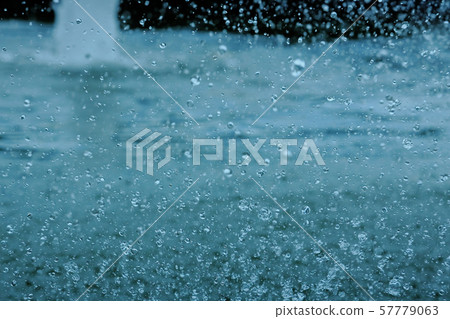 Water spray 57779063