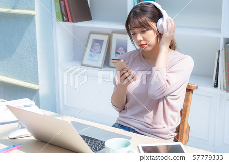 Desk work break 57779333