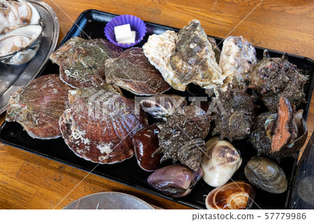 Hamayaki set, lots of shellfish 57779986