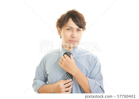 Smiling businessman 57780401