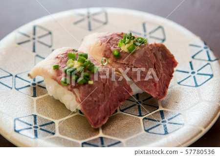 壽司和生魚片 壽司和生魚片 57780536