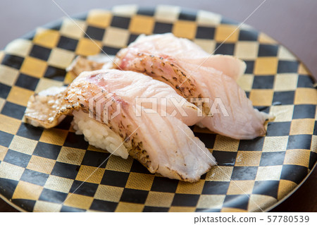 壽司和生魚片 57780539