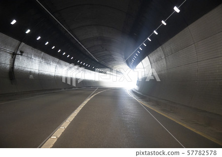 The curved tunnel 57782578