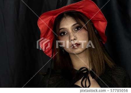 Halloween costumes Teenager young adult girl in 57785056