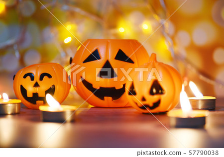 Halloween background candlelight orange decorated 57790038