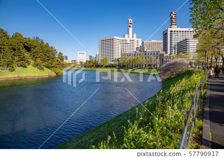 Atsushi Sakurada and the Metropolitan Police Department, Kasumigaseki Government Building 57790917