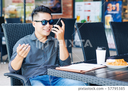 Businessman explaining work on the phone Businessman explaining work on the phone 57795385