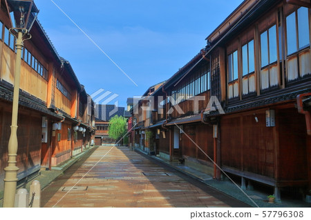 [Ishikawa Prefecture] Higashi Chaya District (Kanazawa) under the clear sky 57796308