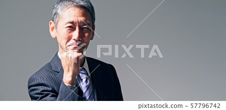 成熟的男人忍受 57796742