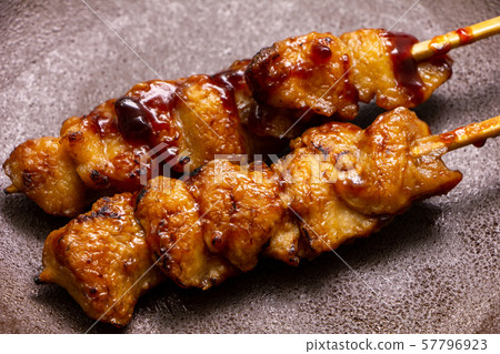烤雞肉串和Bonjiri串（Tareyaki）。 57796923