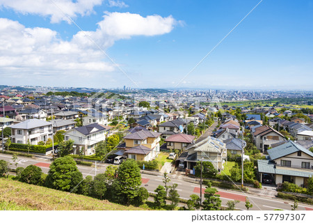 Cityscape seen from the suburbs 57797307