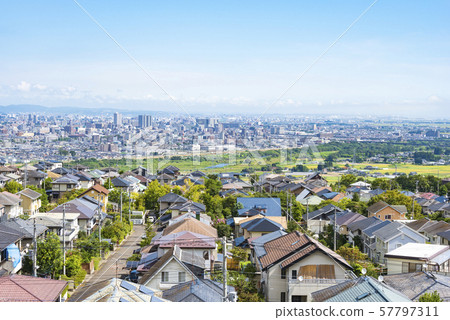 Cityscape seen from the suburbs 57797311