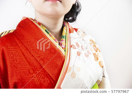 Woman in long-sleeved kimono 57797967