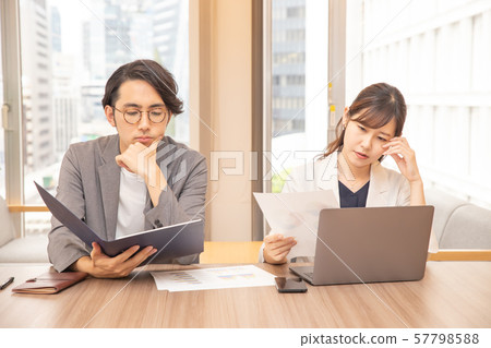 商務人士男人們男子 商務人士男人們男子 57798588