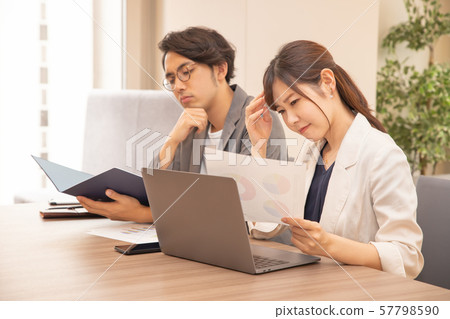 商務人士男人們男子 商務人士男人們男子 57798590